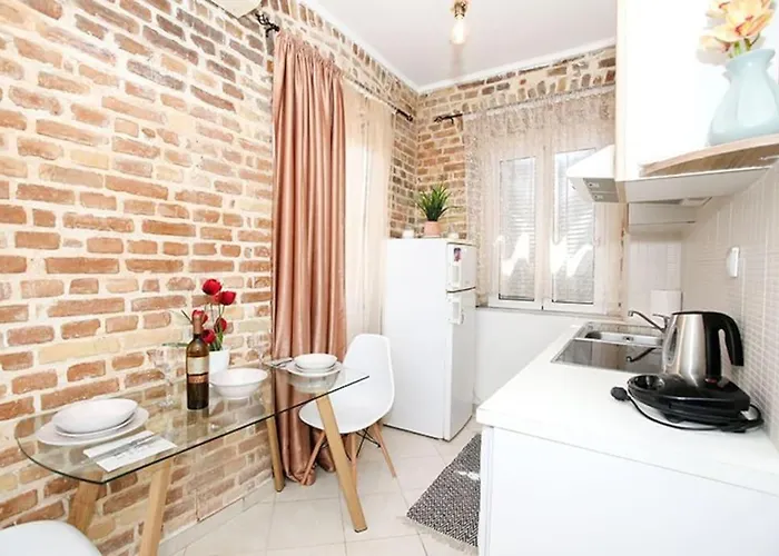 Luna No4 * Corfu (city)